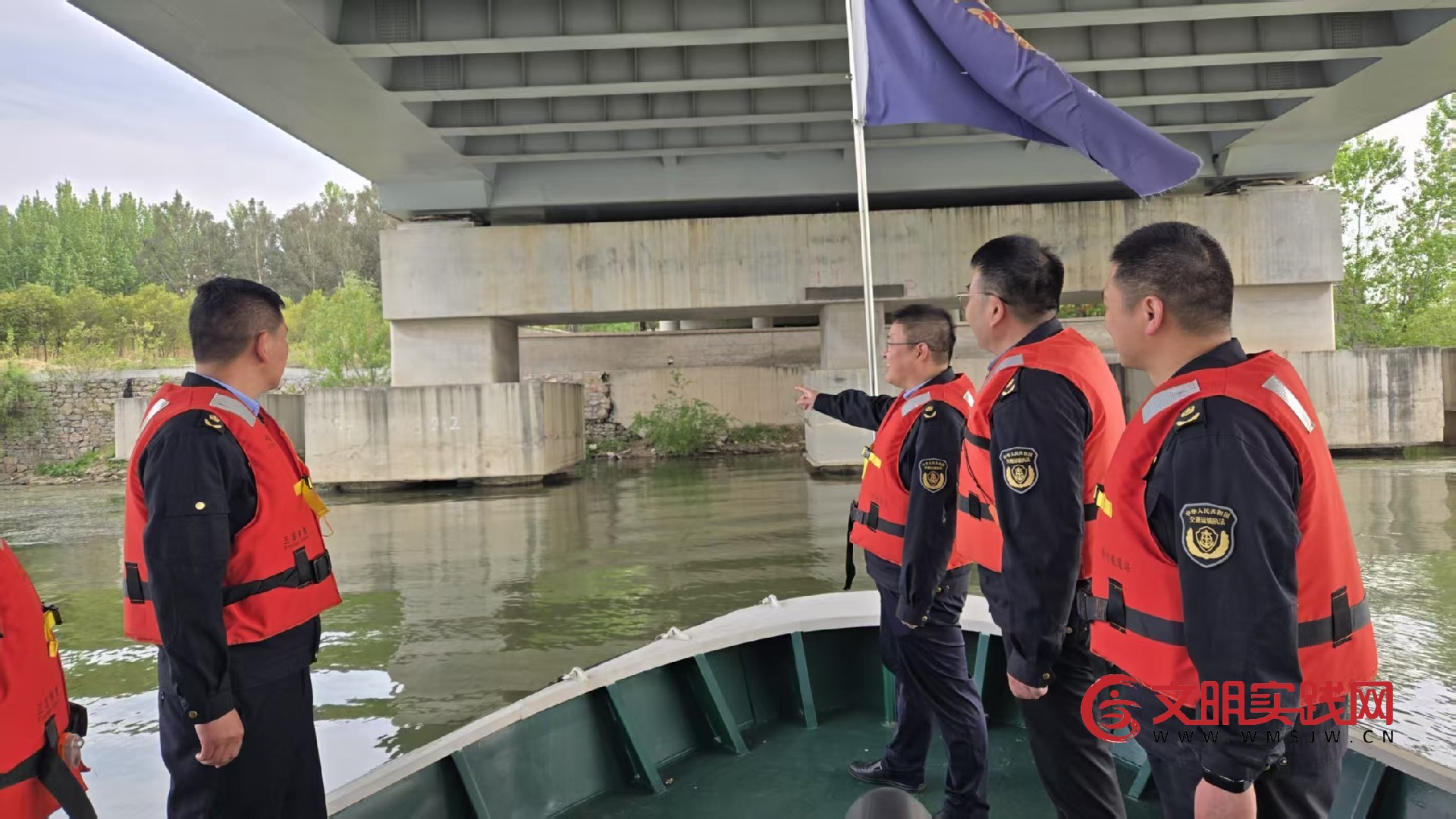 先锋共创聚合力 陆水联动护安澜 ——连徐支队第四大队与徐州航道站联合开展主题党日活动