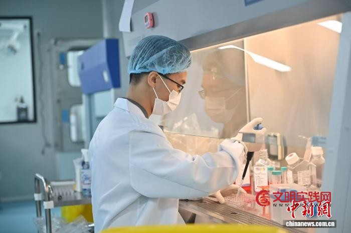 广州黄埔：“AI+高端智造”抢占生物医药产业新高地