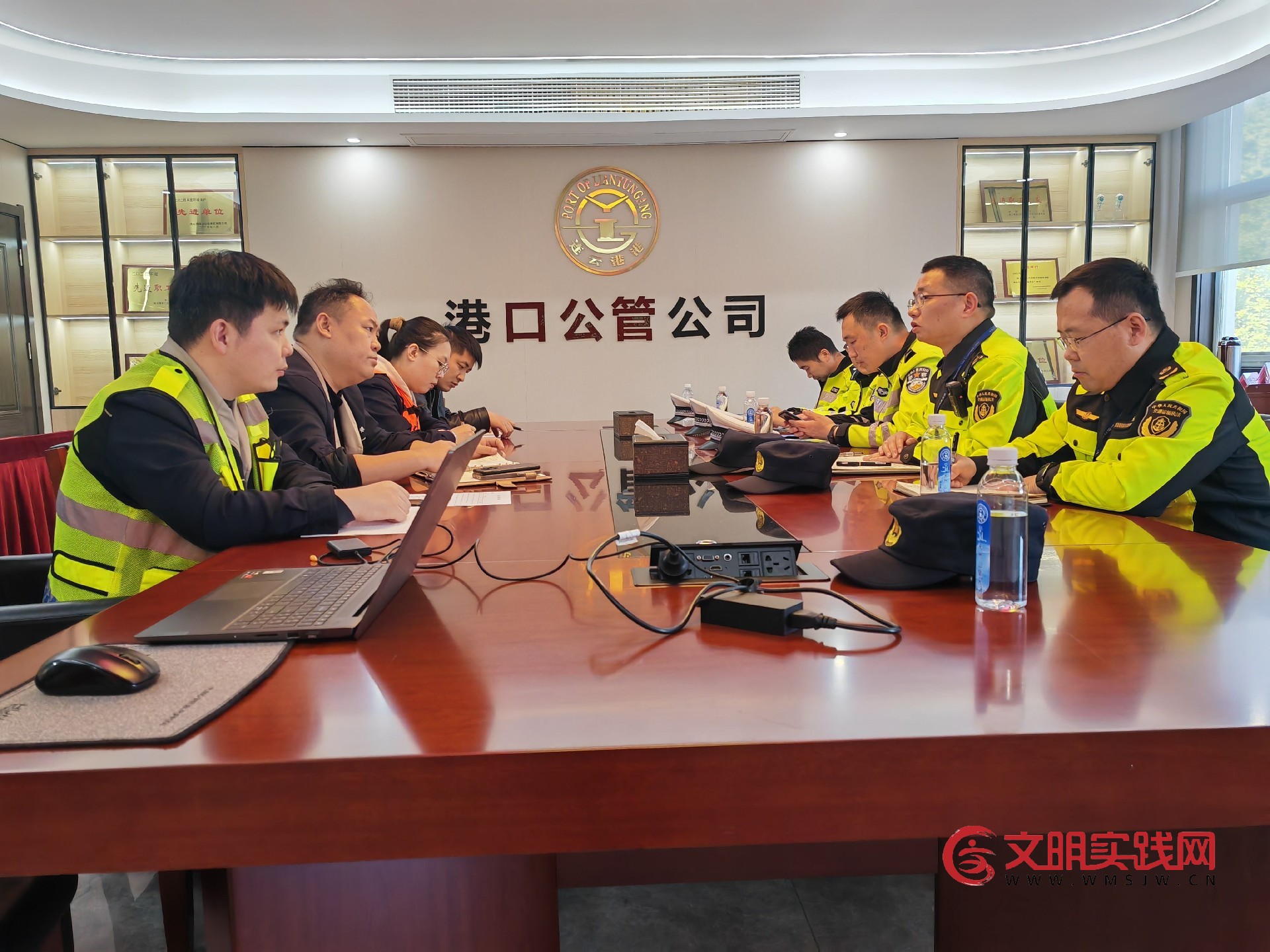 筑牢五一出行安全防线——连徐支队一大队联合一路三方开展节前隐患排查