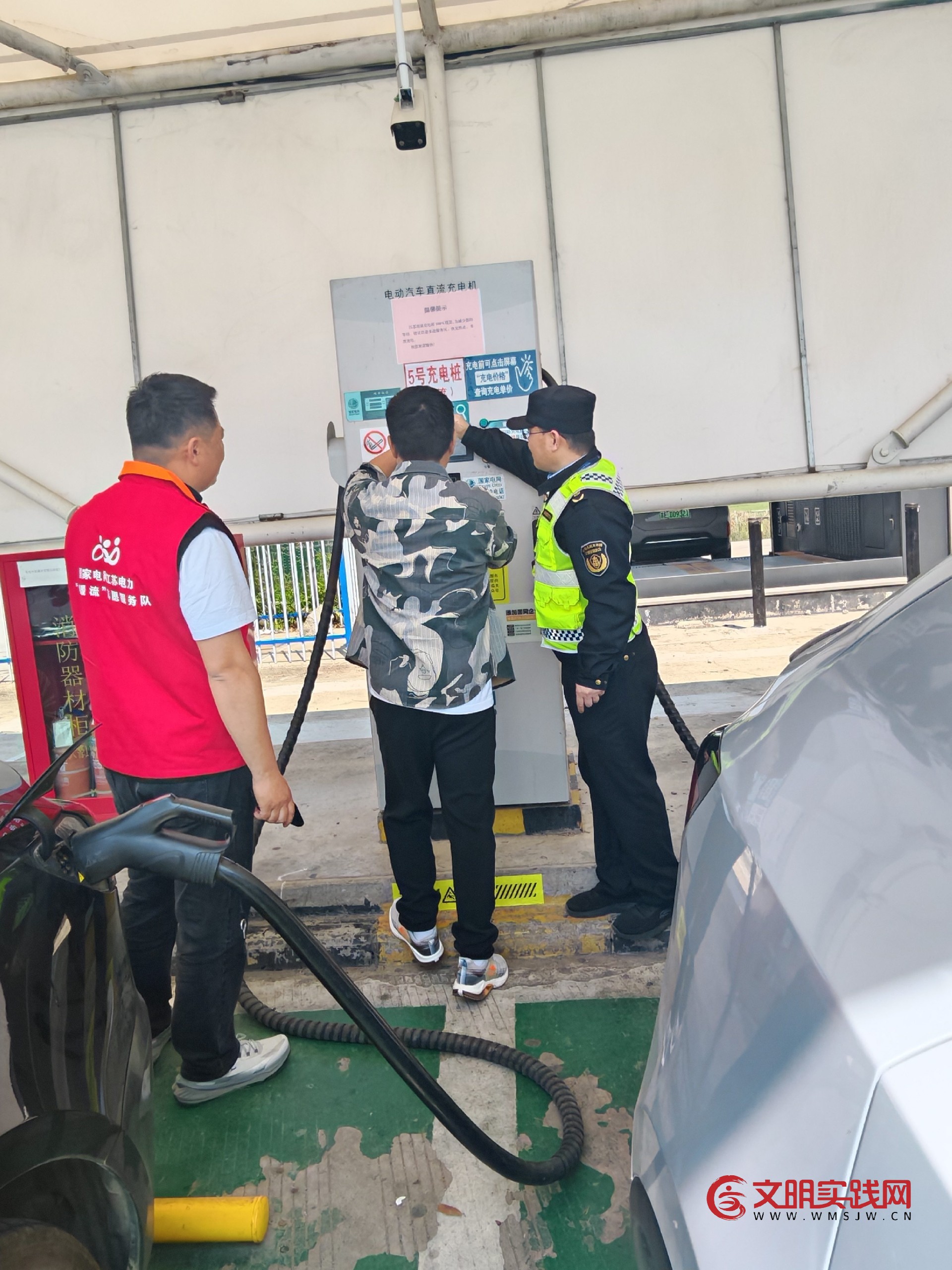 五一我在岗 连徐“高速雷锋车”护航五一出行路