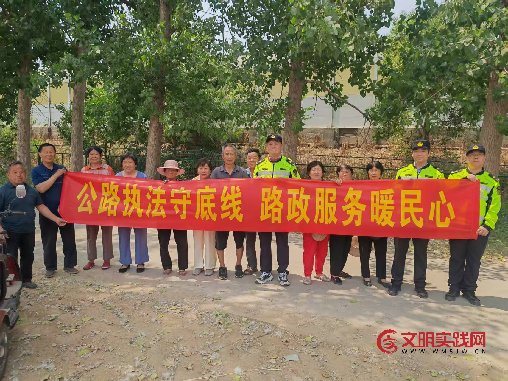 爱路护路共奔赴 携手共绘“同心圆” ——连徐支队第五大队开展路政宣传月活动 爱路护路共奔赴 携手共绘“同心圆” ——连徐支队第五大队开展路政宣传月活动