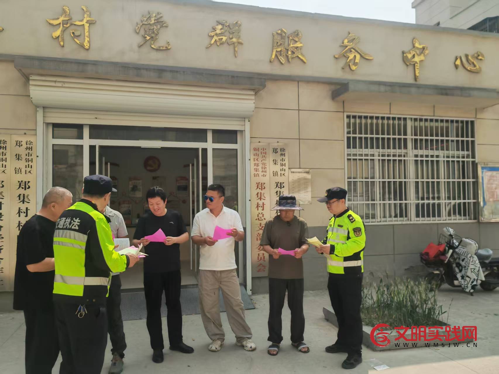 爱路护路共奔赴 携手共绘“同心圆” ——连徐支队第五大队开展路政宣传月活动 爱路护路共奔赴 携手共绘“同心圆” ——连徐支队第五大队开展路政宣传月活动