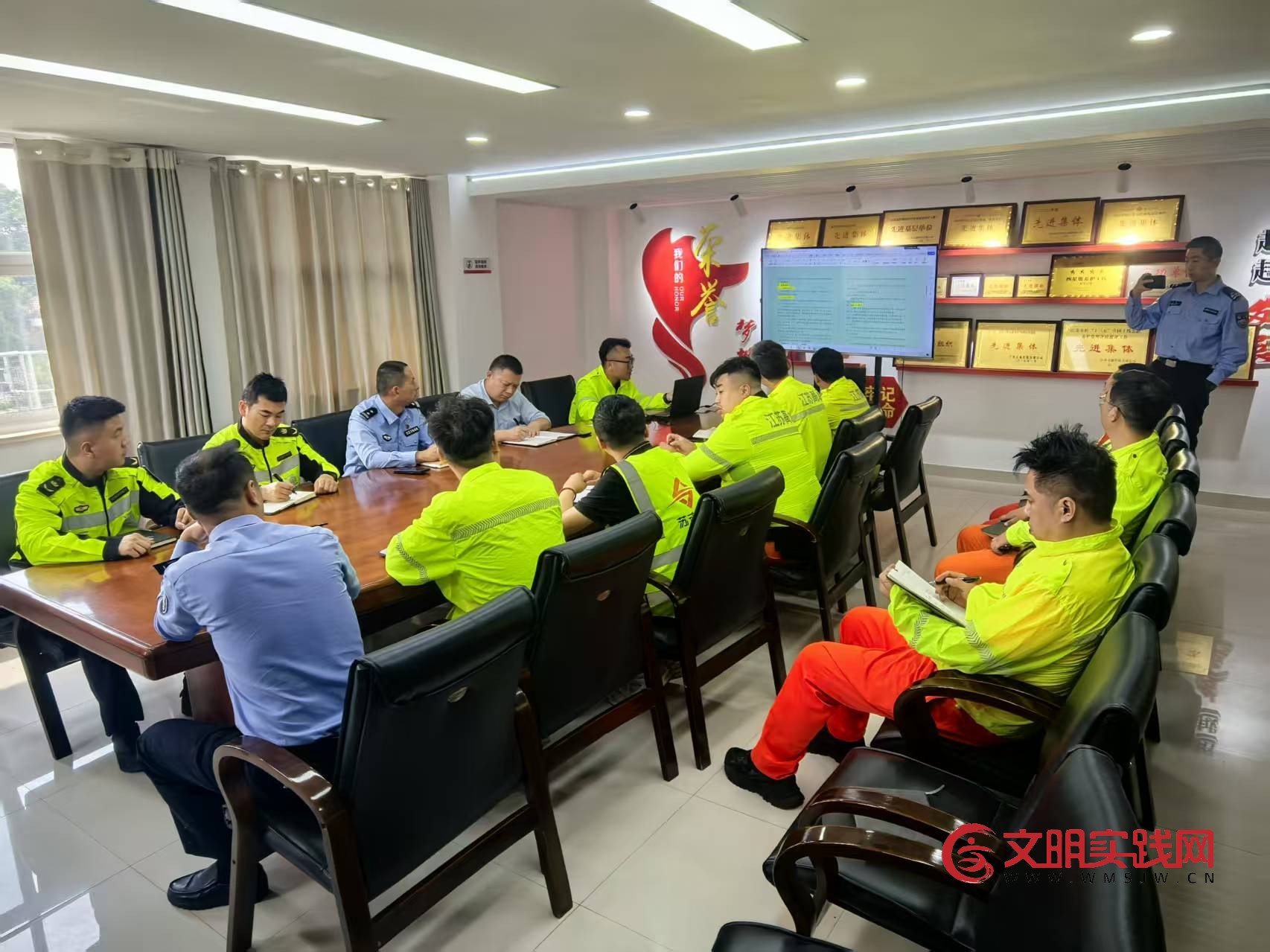 筑牢汛期安全防线 连徐支队二大队 开展高速应急处置联合演练 筑牢汛期安全防线 连徐支队二大队 开展高速应急处置联合演练