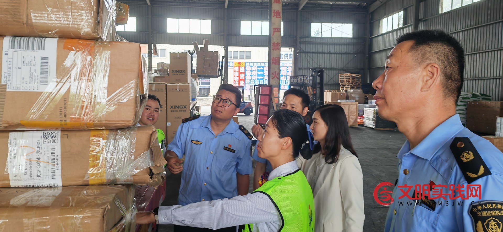 “高速雷锋车”进园区 法治便民赋能物流发展 “高速雷锋车”进园区 法治便民赋能物流发展