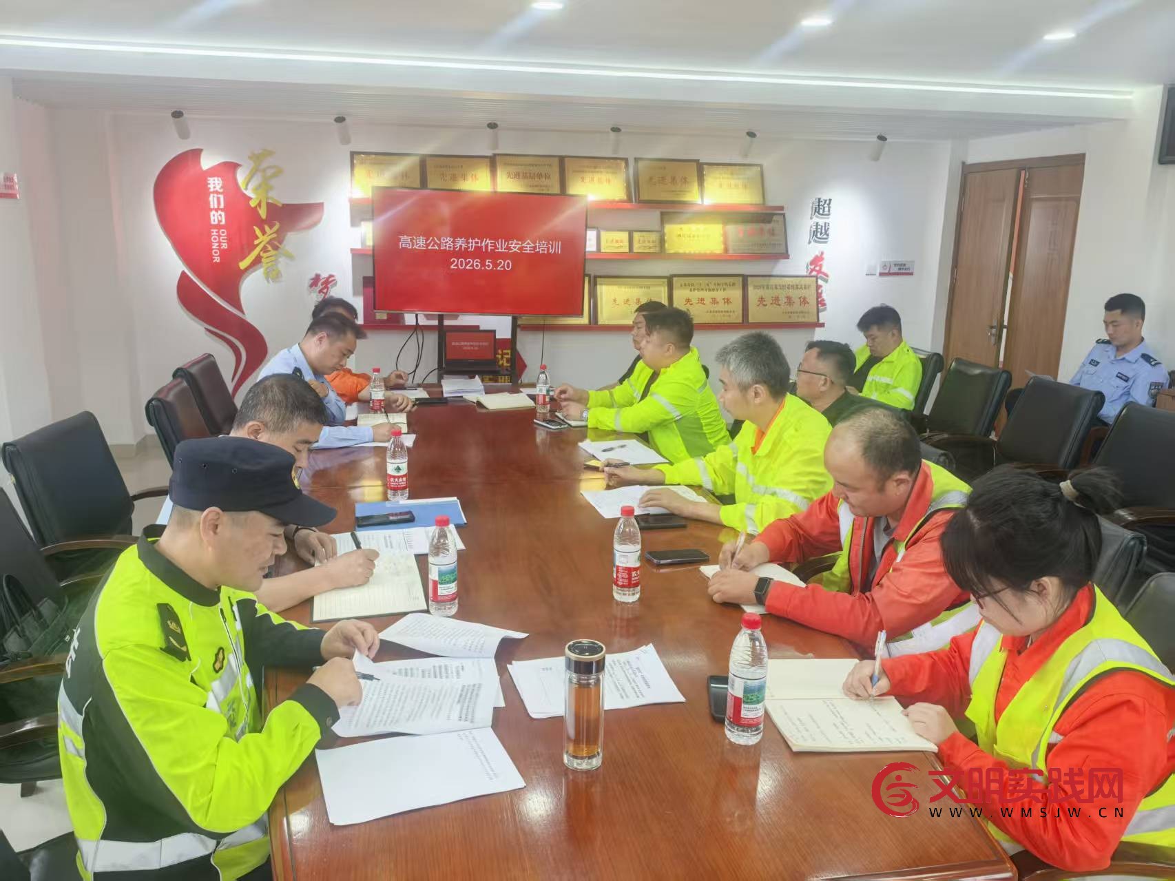 邀约式安全检查+人性化定制培训 连徐“一路三方”送“法”上门强化养护安全 邀约式安全检查+人性化定制培训 连徐“一路三方”送“法”上门强化养护安全