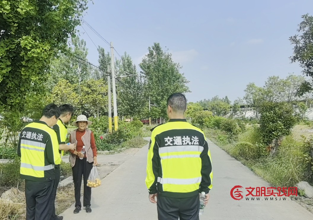抓长抓常  保安保畅 第二大队走进乡村开展路政宣传月活动