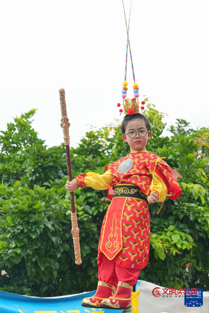 香港举办长洲太平清醮“飘色会景巡游” 香港举办长洲太平清醮“飘色会景巡游”