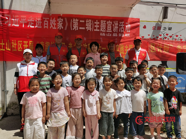 暖心“六一” 情暖邻里 ——县红十字会开展关爱“一老一小”志愿服务活动 暖心“六一” 情暖邻里 ——县红十字会开展关爱“一老一小”志愿服务活动