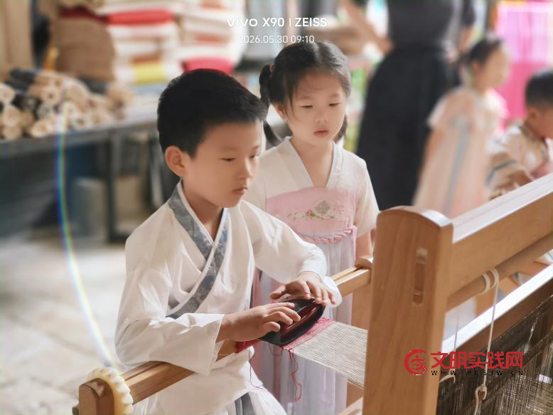 汉服寻古韵 童心绘古城 ——江西万载县康乐幼儿园开展庆六一系列活动 汉服寻古韵 童心绘古城 ——江西万载县康乐幼儿园开展庆六一系列活动