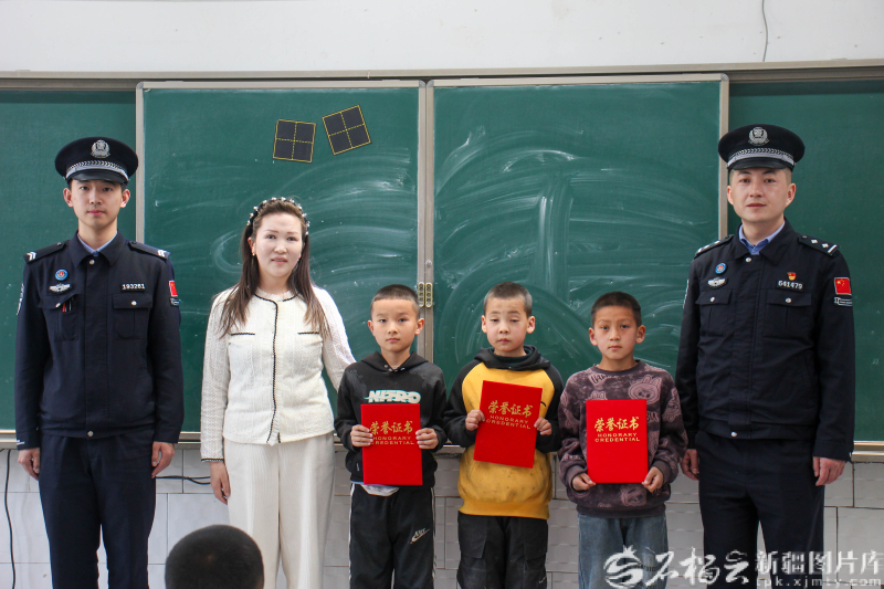 铸牢中华民族共同体意识丨那些令人动容的新疆少年
