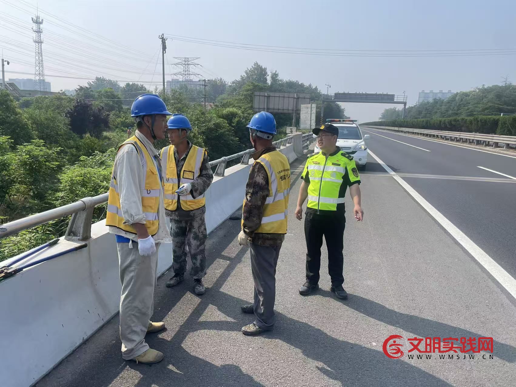 不封路、不停车、不堵心 江苏交通执法联合高速交管首创“动态压速”拆除废弃电力线路 不封路、不停车、不堵心 江苏交通执法联合高速交管首创“动态压速”拆除废弃电力线路