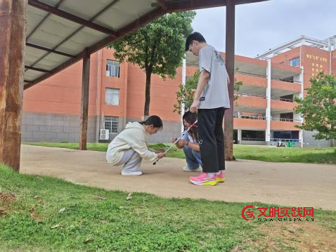 抚州职业技术学院“智行扶光”团队智能导盲杖多场景实测成功，点亮无障碍出行新征程