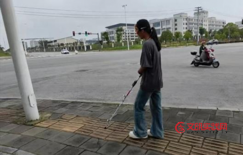 抚州职业技术学院“智行扶光”团队智能导盲杖多场景实测成功，点亮无障碍出行新征程