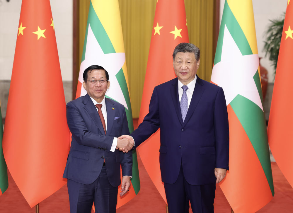 新华图讯丨习近平同缅甸总统敏昂莱举行会谈