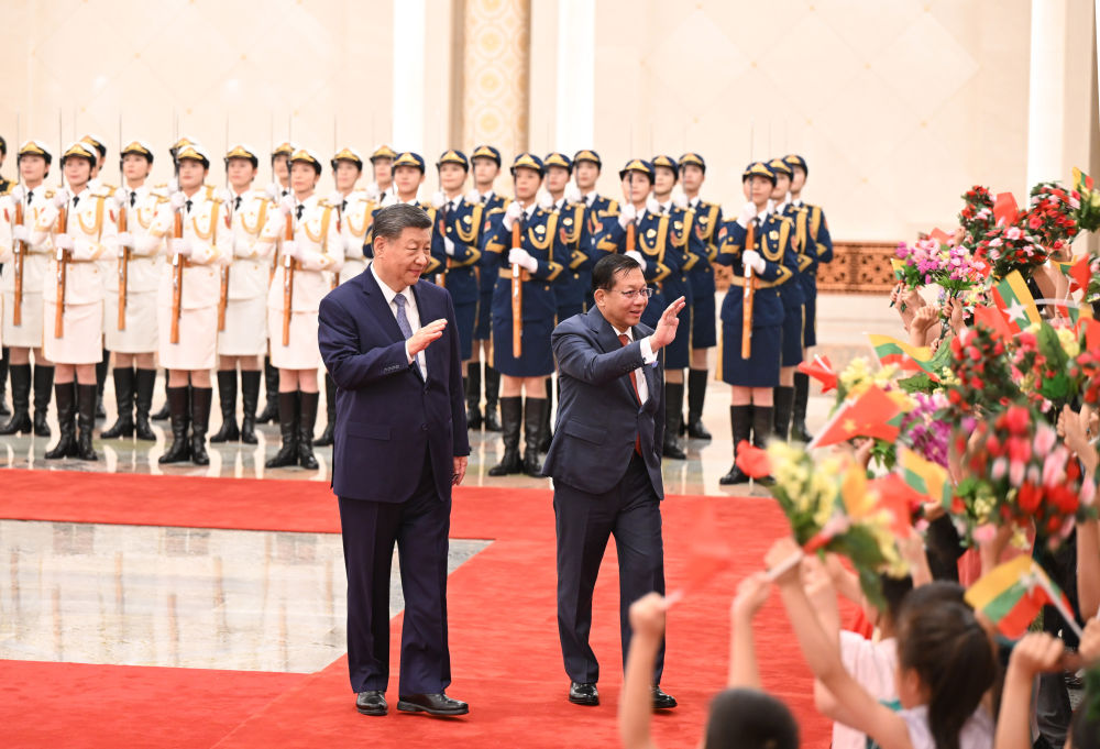 新华图讯丨习近平同缅甸总统敏昂莱举行会谈