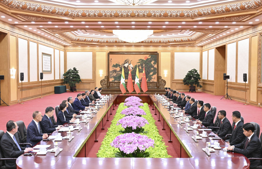 新华图讯丨习近平同缅甸总统敏昂莱举行会谈