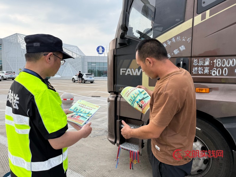 安康护航守底线 普法筑安保畅通——连徐支队第一大队扎实开展“安全生产月”系列活动 安康护航守底线 普法筑安保畅通——连徐支队第一大队扎实开展“安全生产月”系列活动