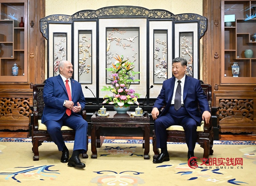 习近平会见白俄罗斯总统卢卡申科