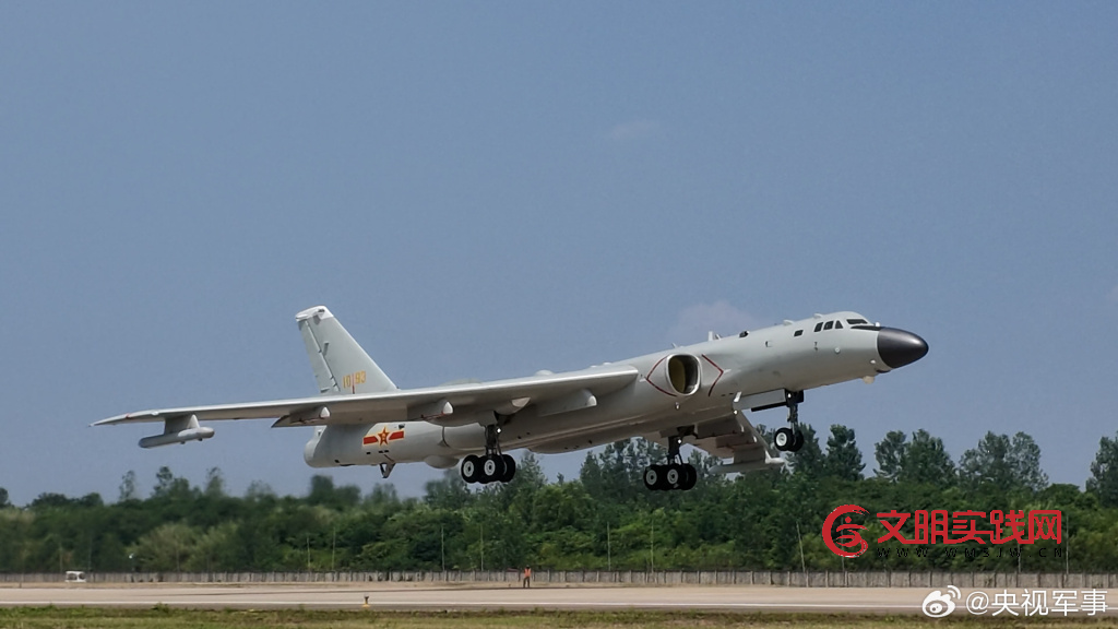 轰-6K、图-95共同飞越宫古海峡 中俄巡航编队细节详解