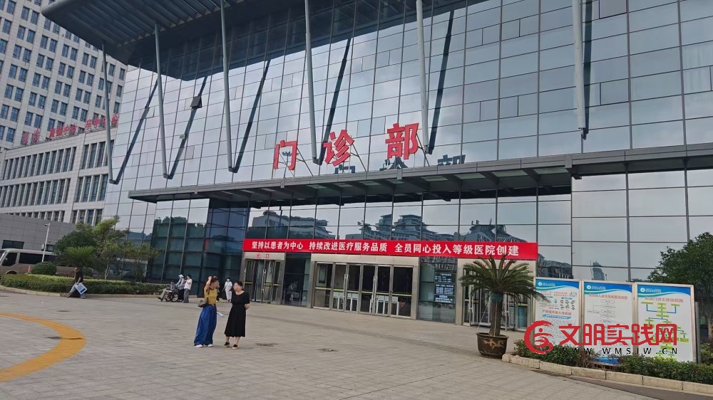 事故乘客突发吐血 连徐“高速雷锋车” 紧急送医 事故乘客突发吐血 连徐“高速雷锋车” 紧急送医