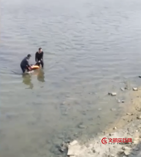 广西水灾现场救援转移400余名群众,救援队长归来讲述逆行故事 微信图片_20260717140951_167_1107.png