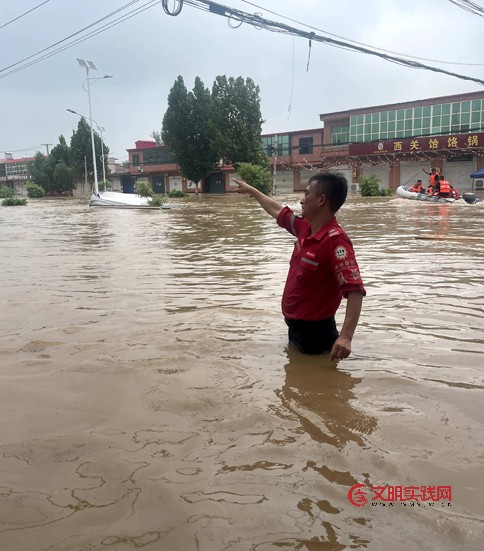 广西水灾现场救援转移400余名群众,救援队长归来讲述逆行故事 5.jpg