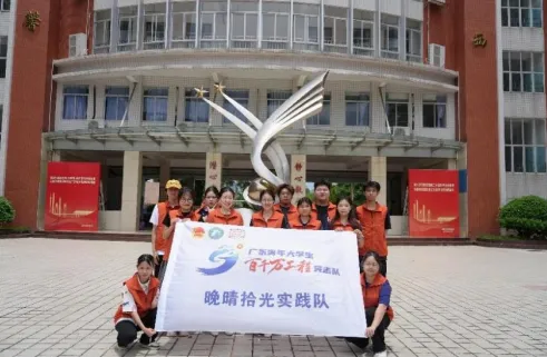 百千万工程添青春底色——广东省外语艺术职业学院为古村老人定格半世温情 image.png