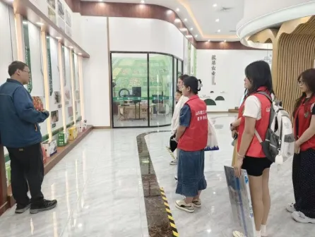 青衿致远实践团赴泓基农业探访数据驱动农业发展 image.png